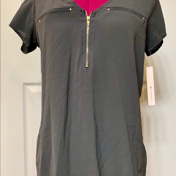 Small Zip up Gray Blouse - Picture 5 of 8